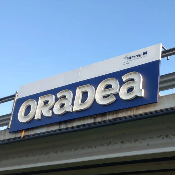 e/Litere volumetrice cu Neon LED.